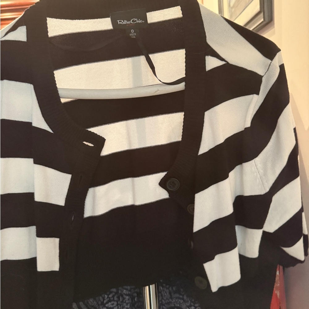 Retro Chic Monochrome Striped Cropped Cardigan